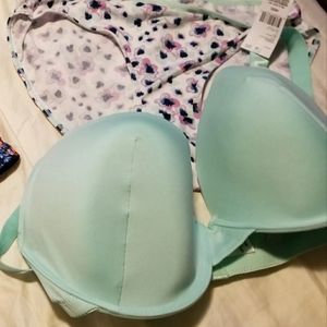NWT 40DD Bra Set